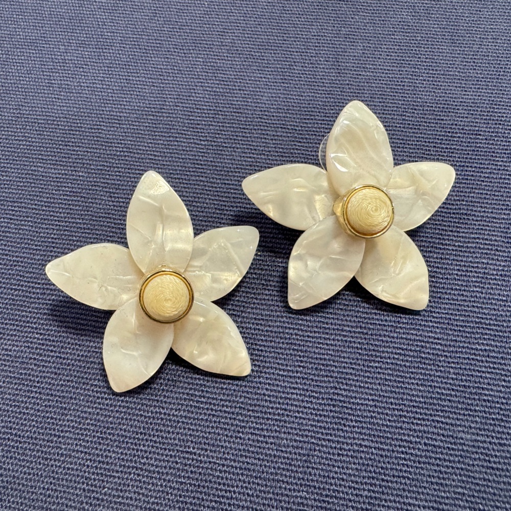 BaubleBar Mother of Pearl Flower Earrings